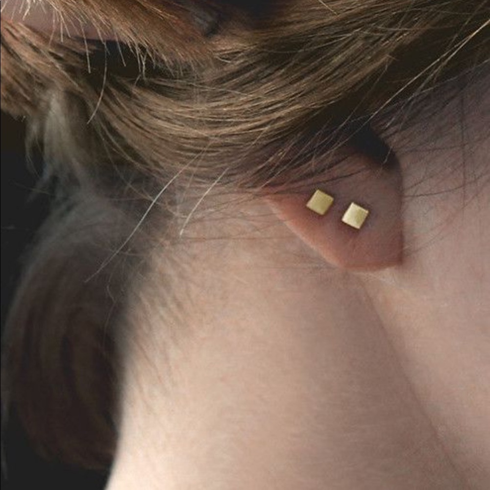 Vrai & Oro 14k Yellow Gold Square Studs